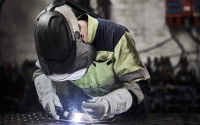 Svetshandskar och värmeskyddshandskar – vad är vad?