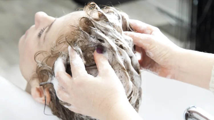 Arbeidstilsynet: Nye frisørhansker gir bedre vern